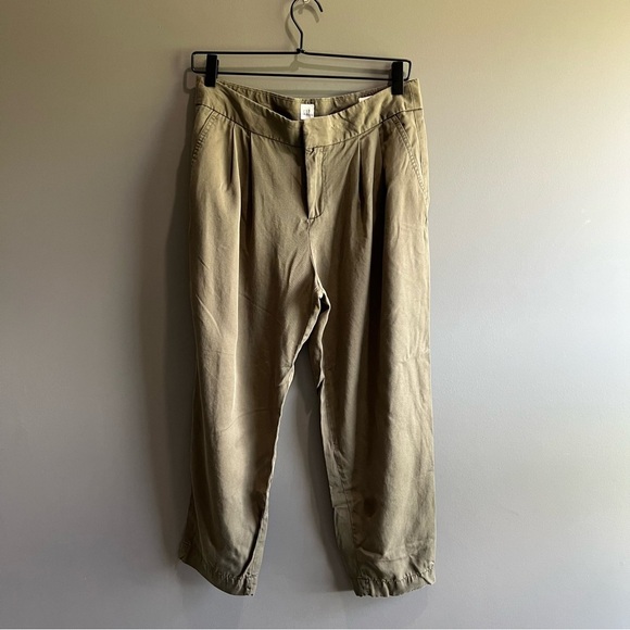 GAP Green Lightweight Tapered Cropped Pants Relaxed Fit with Pleats - Picture 1 of 7
